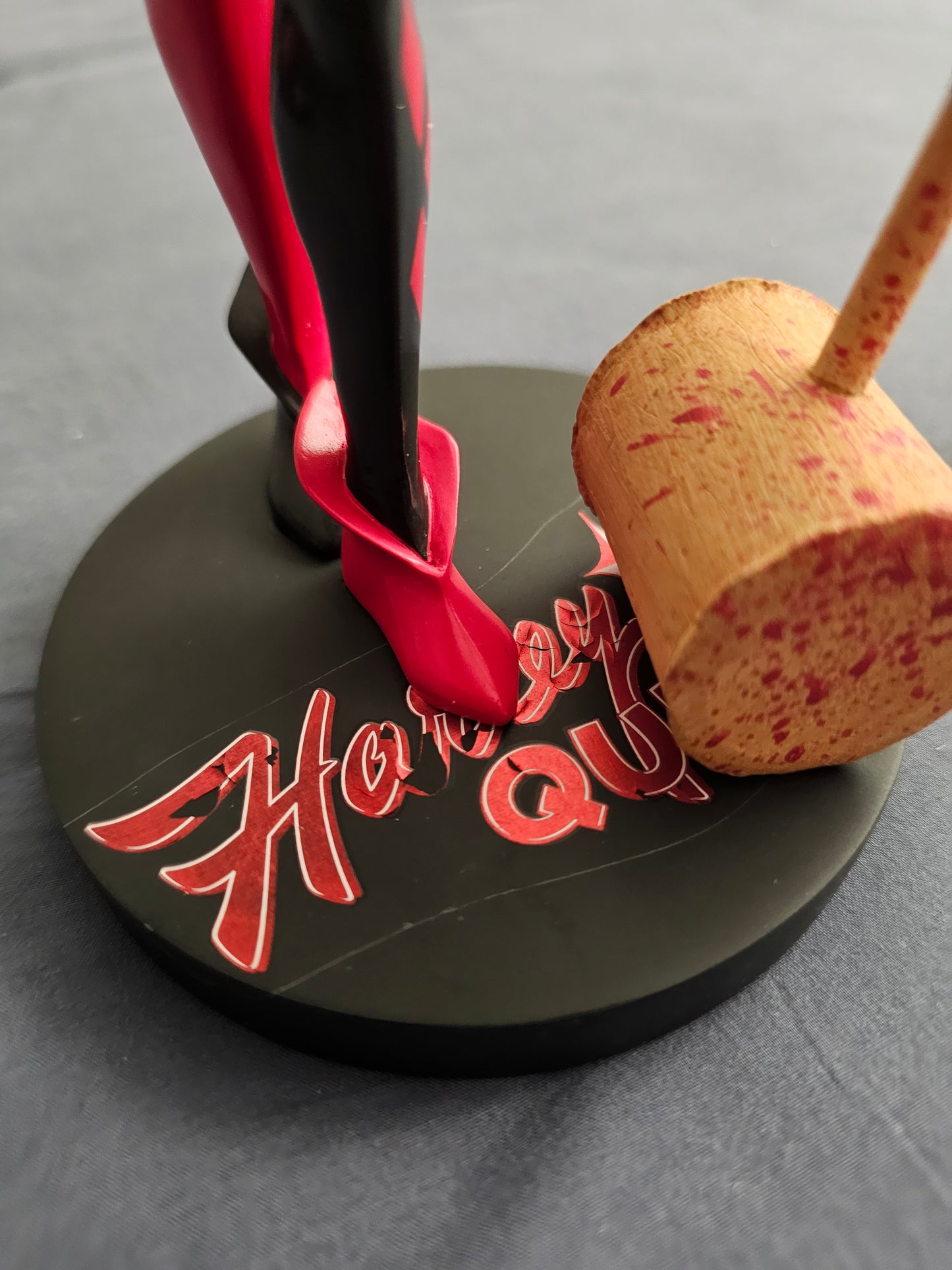 Harley Quinn, Cover Girls of DC Universe Statue