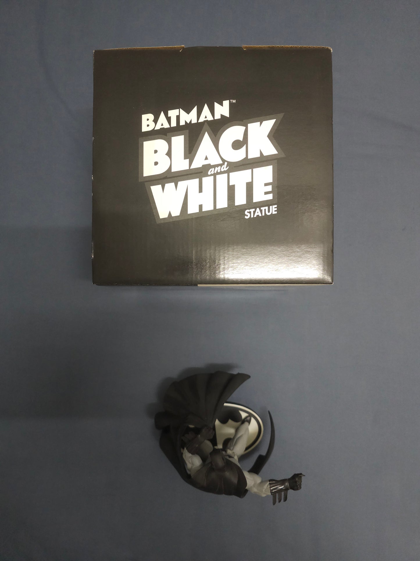 Batman Black & White Statue: Andy Kubert