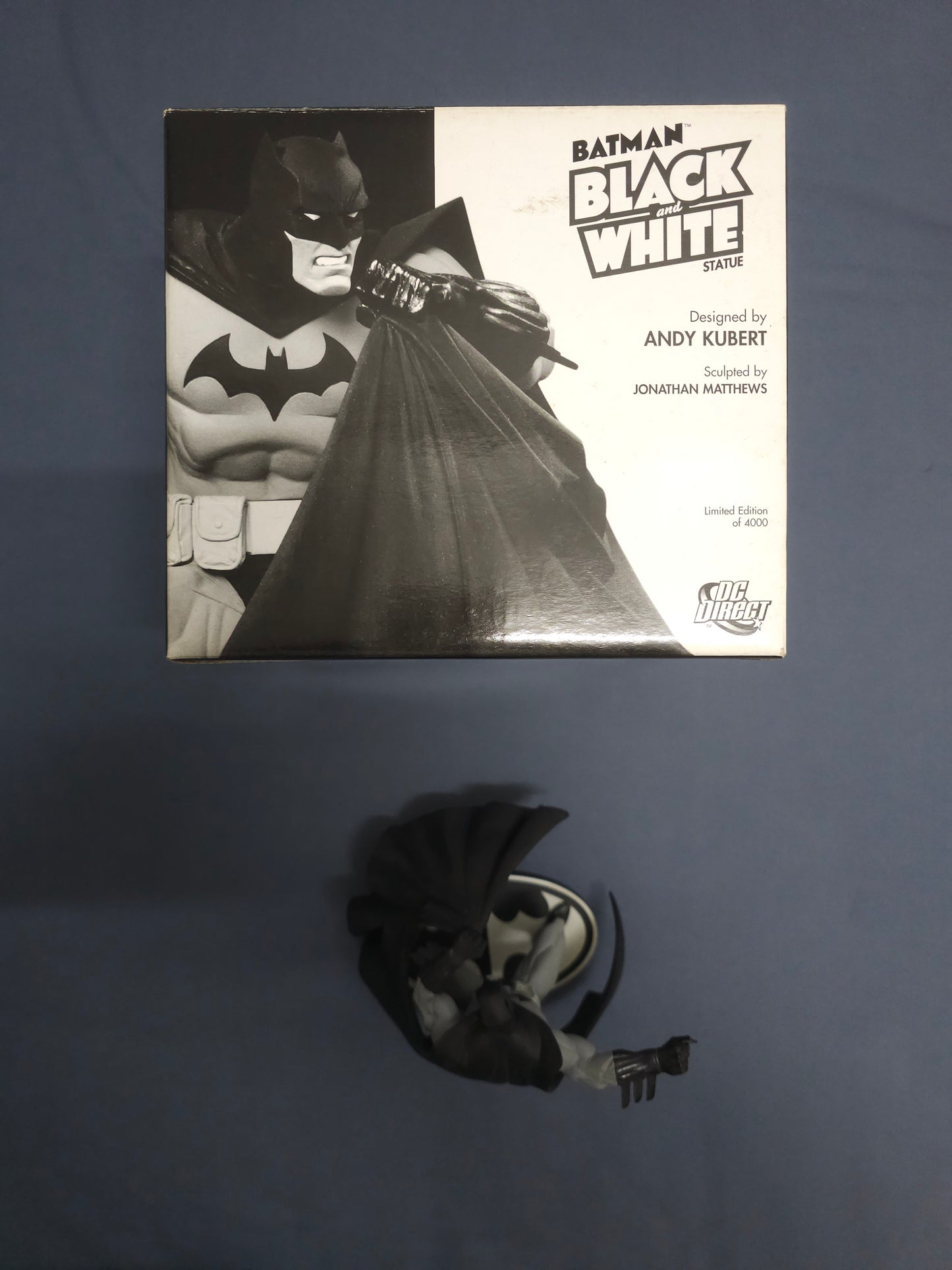 Batman Black & White Statue: Andy Kubert