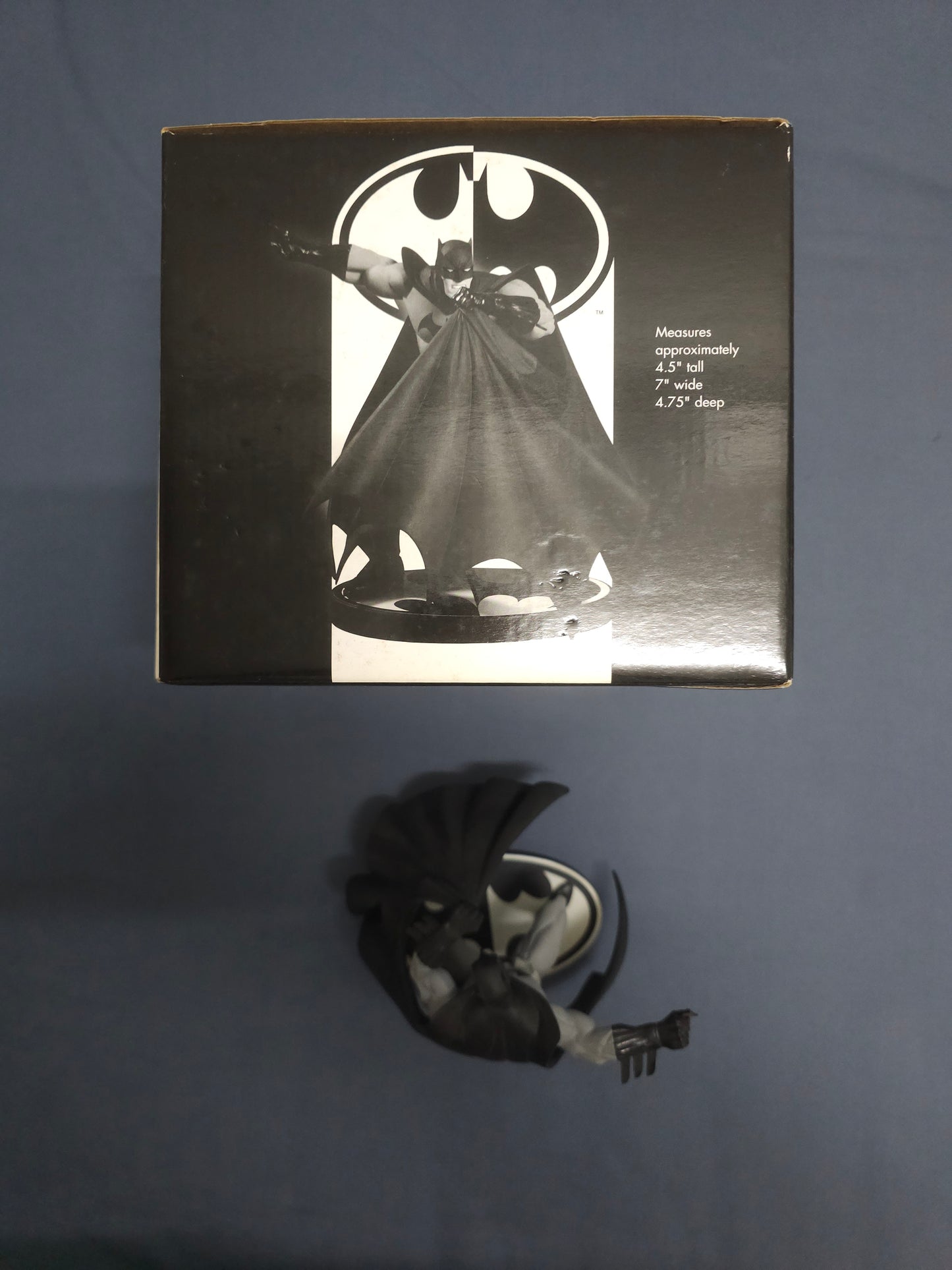 Batman Black & White Statue: Andy Kubert