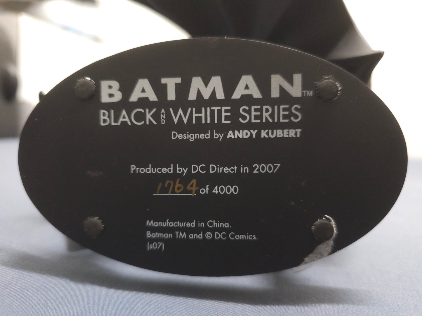 Batman Black & White Statue: Andy Kubert