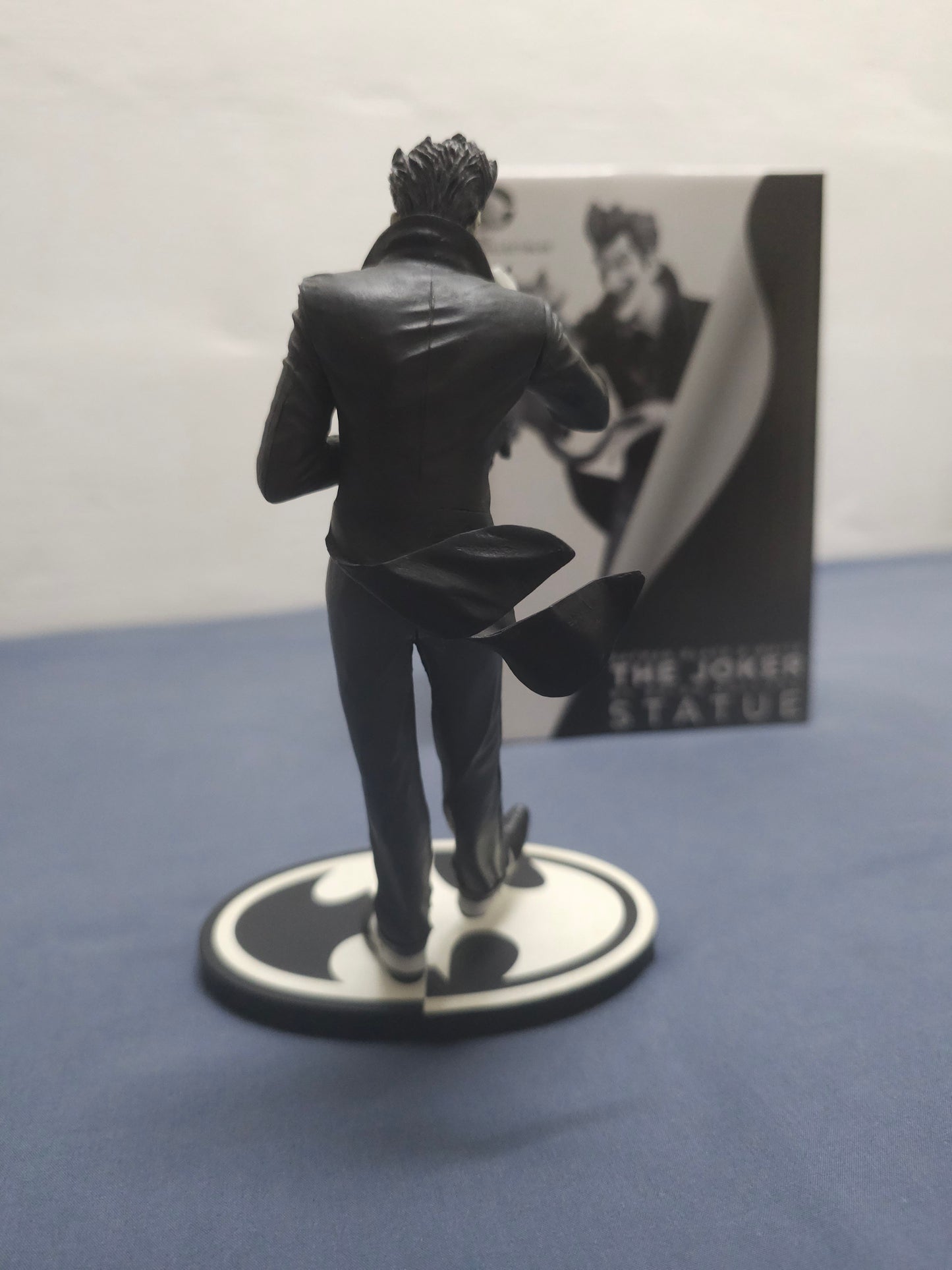 Batman Black & White Joker Statue: Bolland