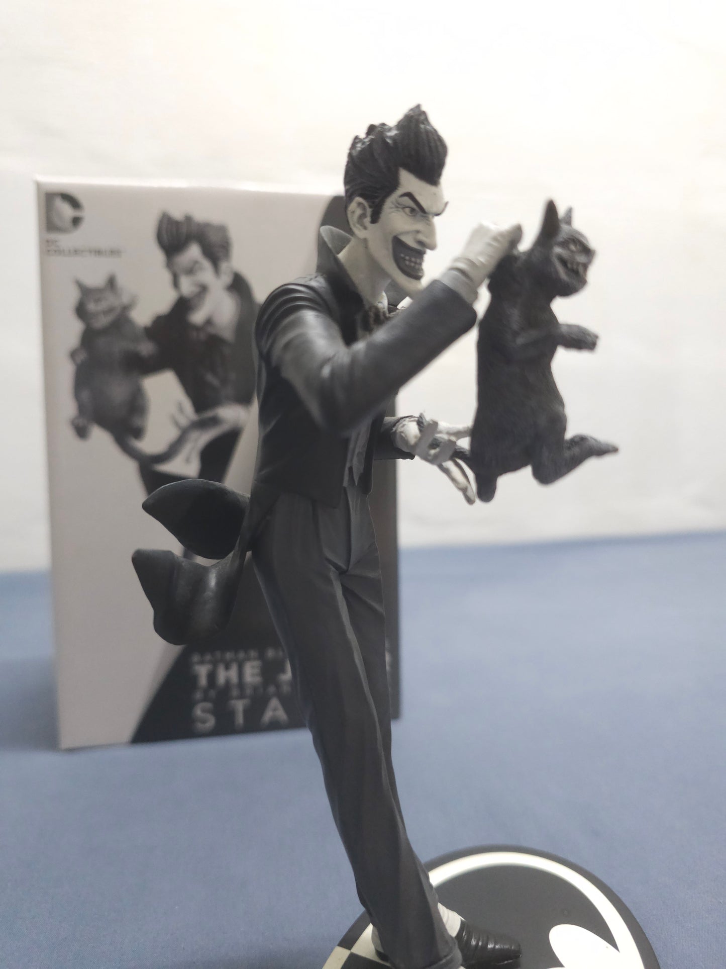 Batman Black & White Joker Statue: Bolland