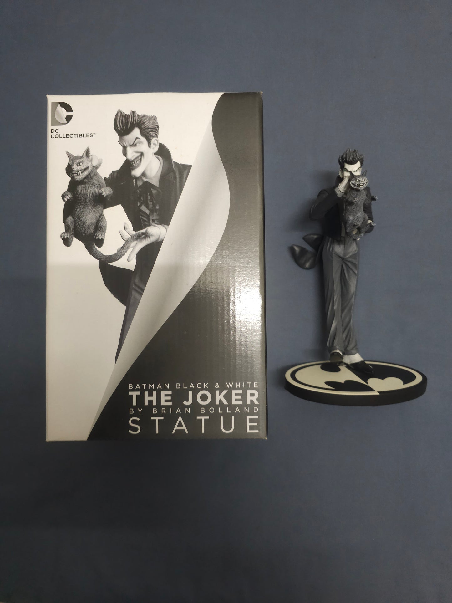 Batman Black & White Joker Statue: Bolland