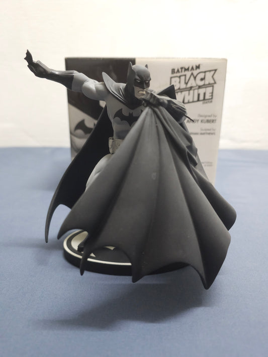 Batman Black & White Statue: Andy Kubert