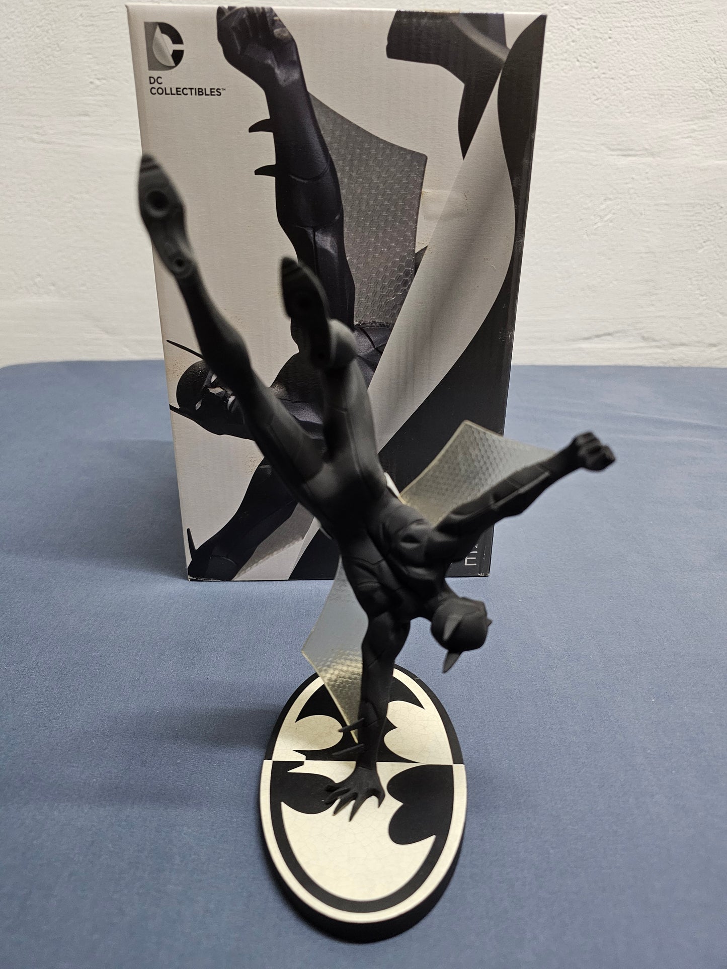 Batman Black & White Batman Beyond Statue: Dustin Nguyen