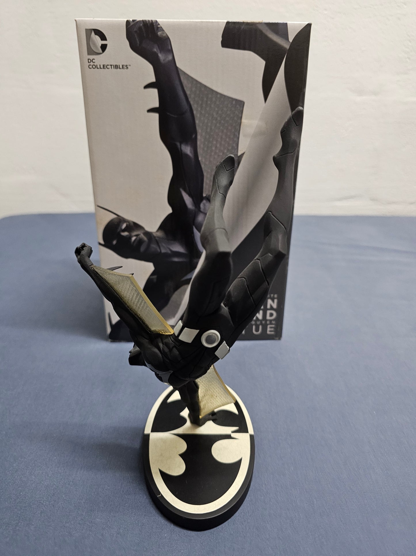 Batman Black & White Batman Beyond Statue: Dustin Nguyen