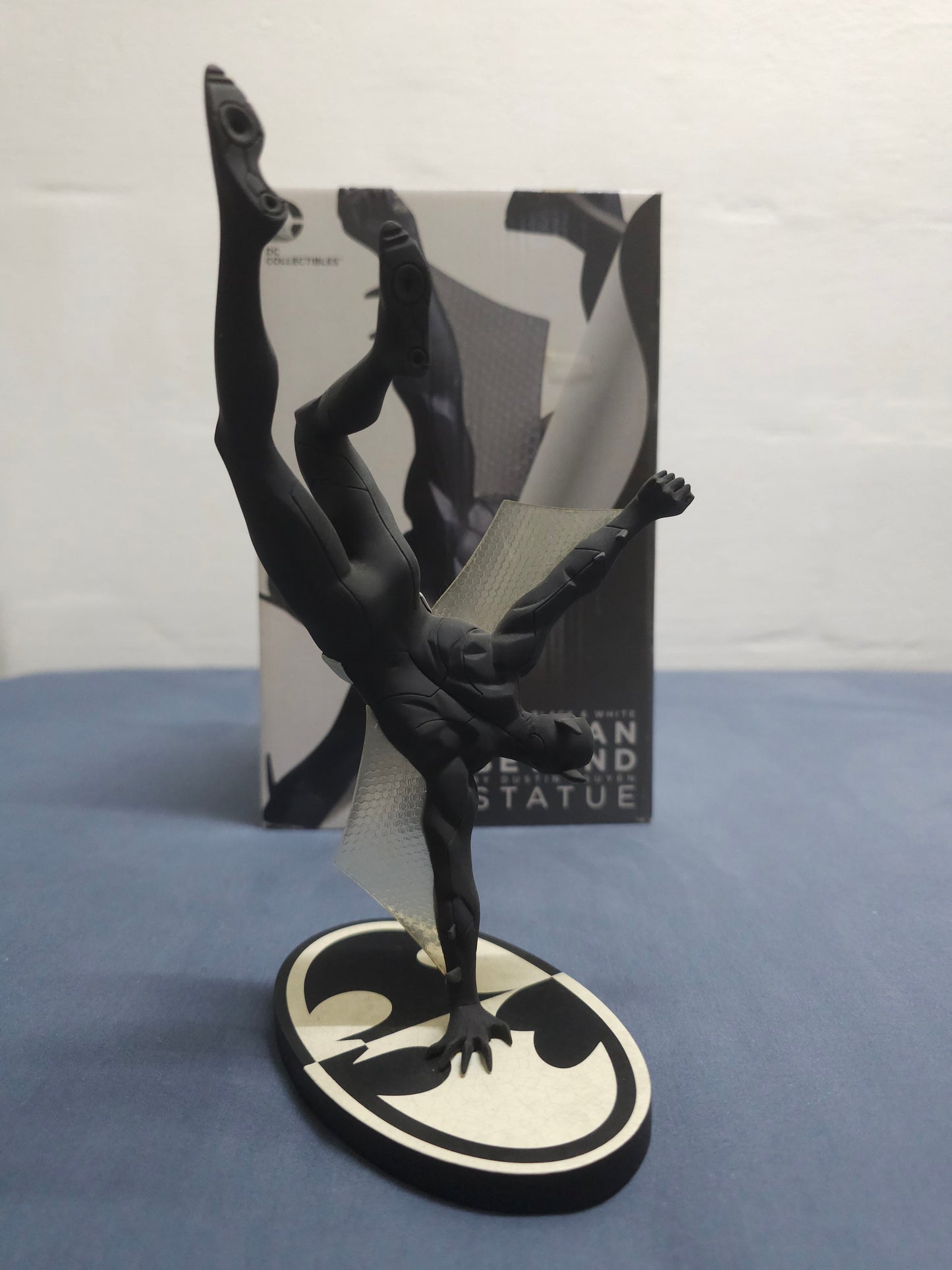 Batman Black & White Batman Beyond Statue: Dustin Nguyen