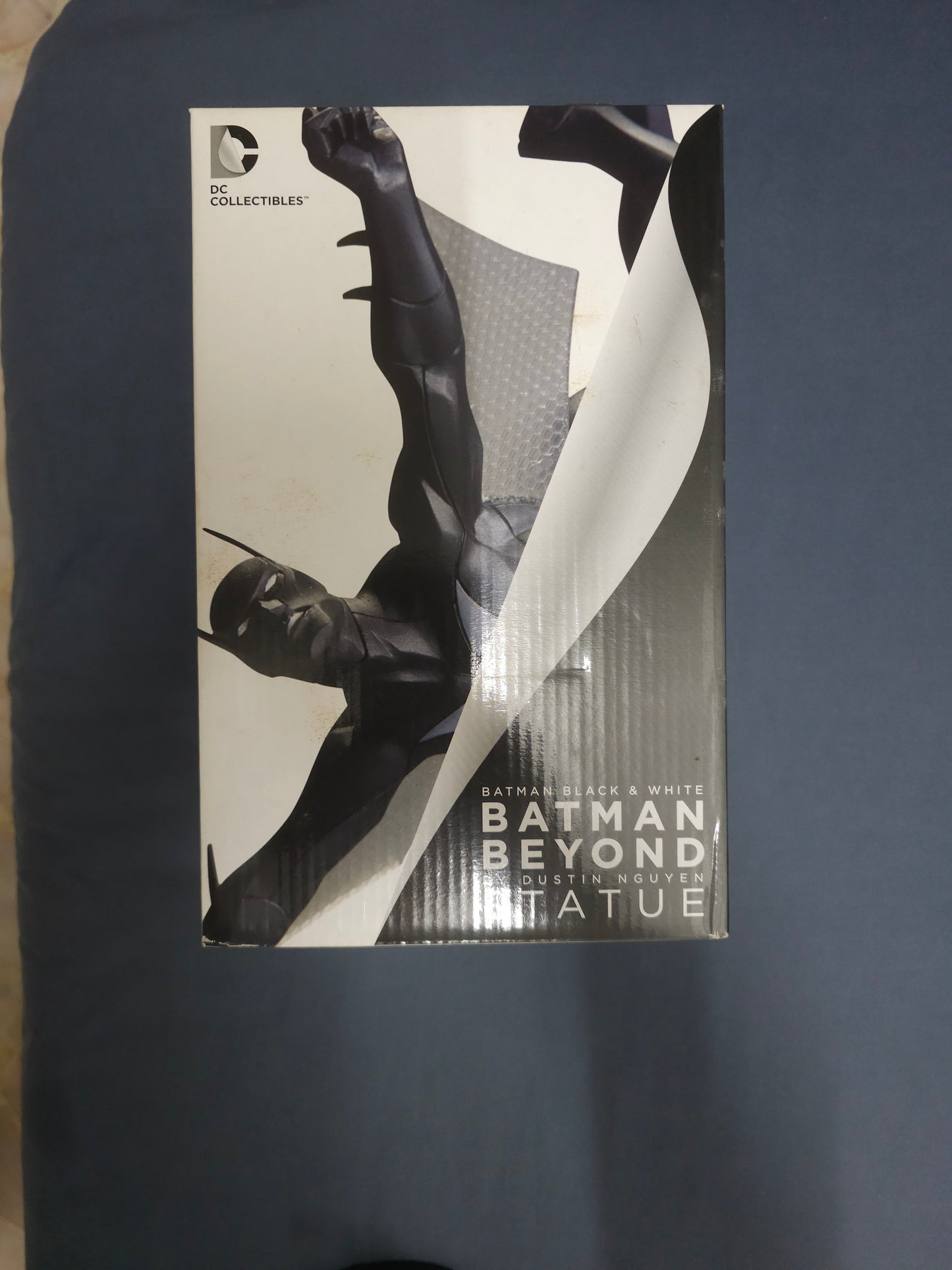 Batman Black & White Batman Beyond Statue: Dustin Nguyen