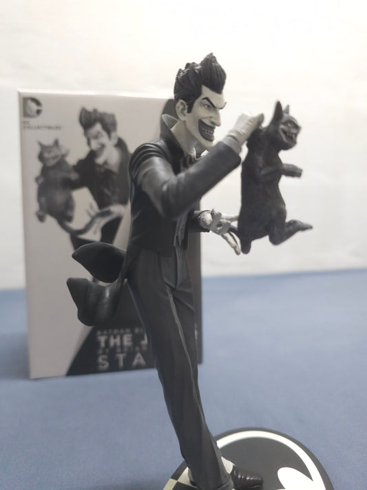 Batman Black & White Joker Statue: Bolland